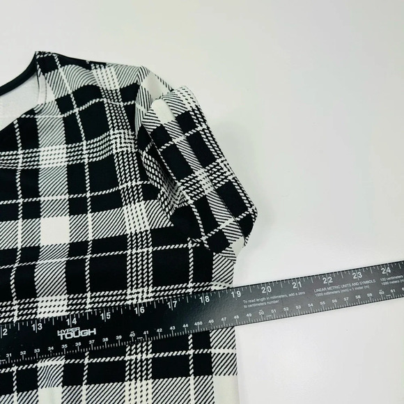 Forever 21 Black And White Crop Top Size Large - Picture 6 of 8